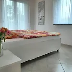 Traum Mit 2 Schlafzimmern Und Pool Am Meer, Kroatien, Istrien, Bis 6 Personen, Urlaub An Der Adria 아파트 *