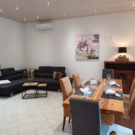 Lägenhet Traum Mit 2 Schlafzimmern Und Pool Am Meer, Kroatien, Istrien, Bis 6 Personen, Urlaub An Der Adria