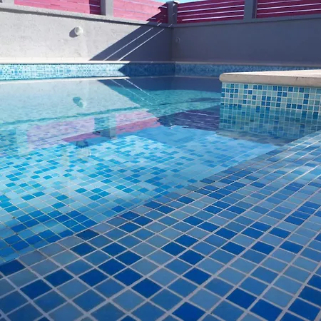 Lägenhet Traum Mit 2 Schlafzimmern Und Pool Am Meer, Kroatien, Istrien, Bis 6 Personen, Urlaub An Der Adria